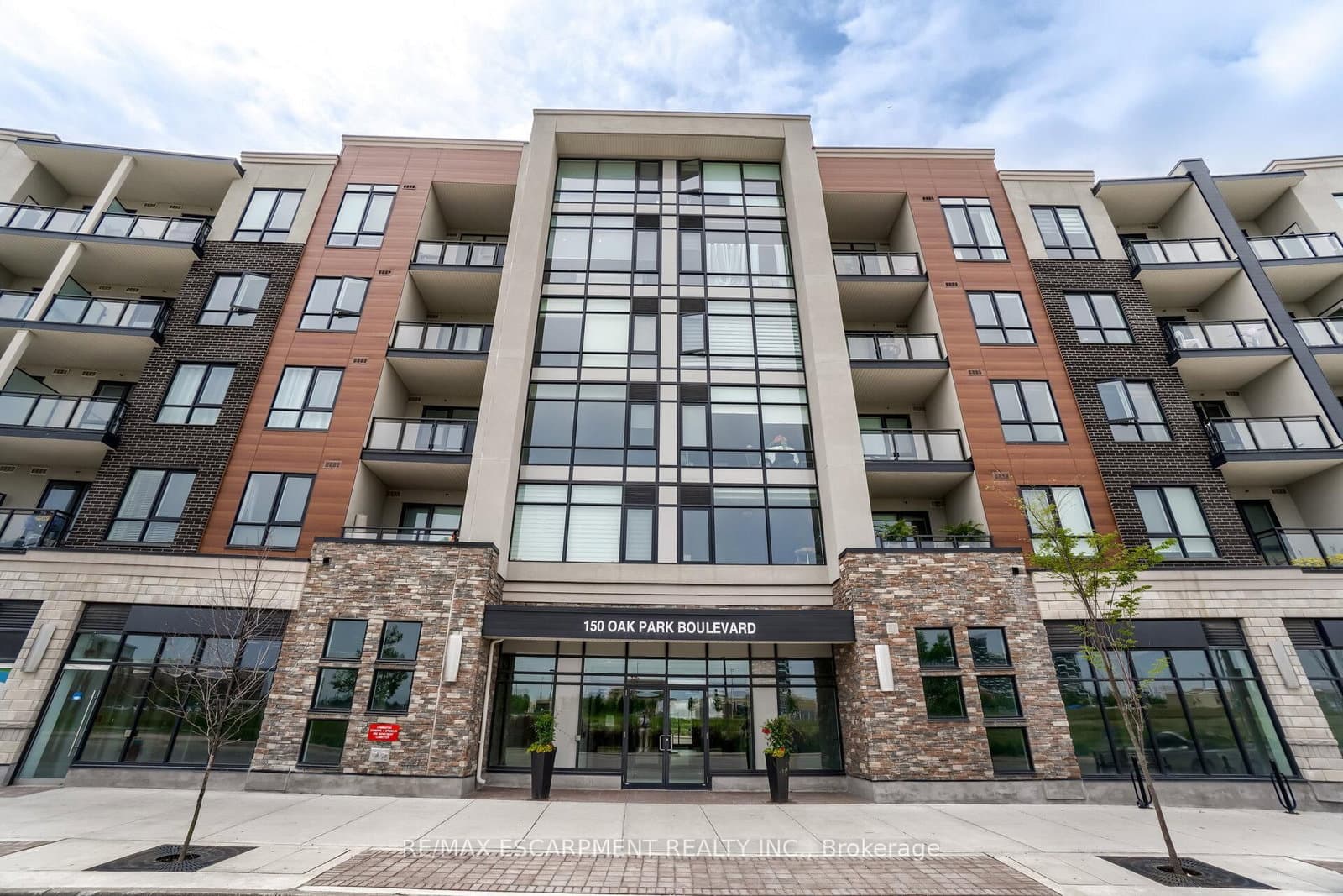 #220 - 150 Oak Park Boulevard