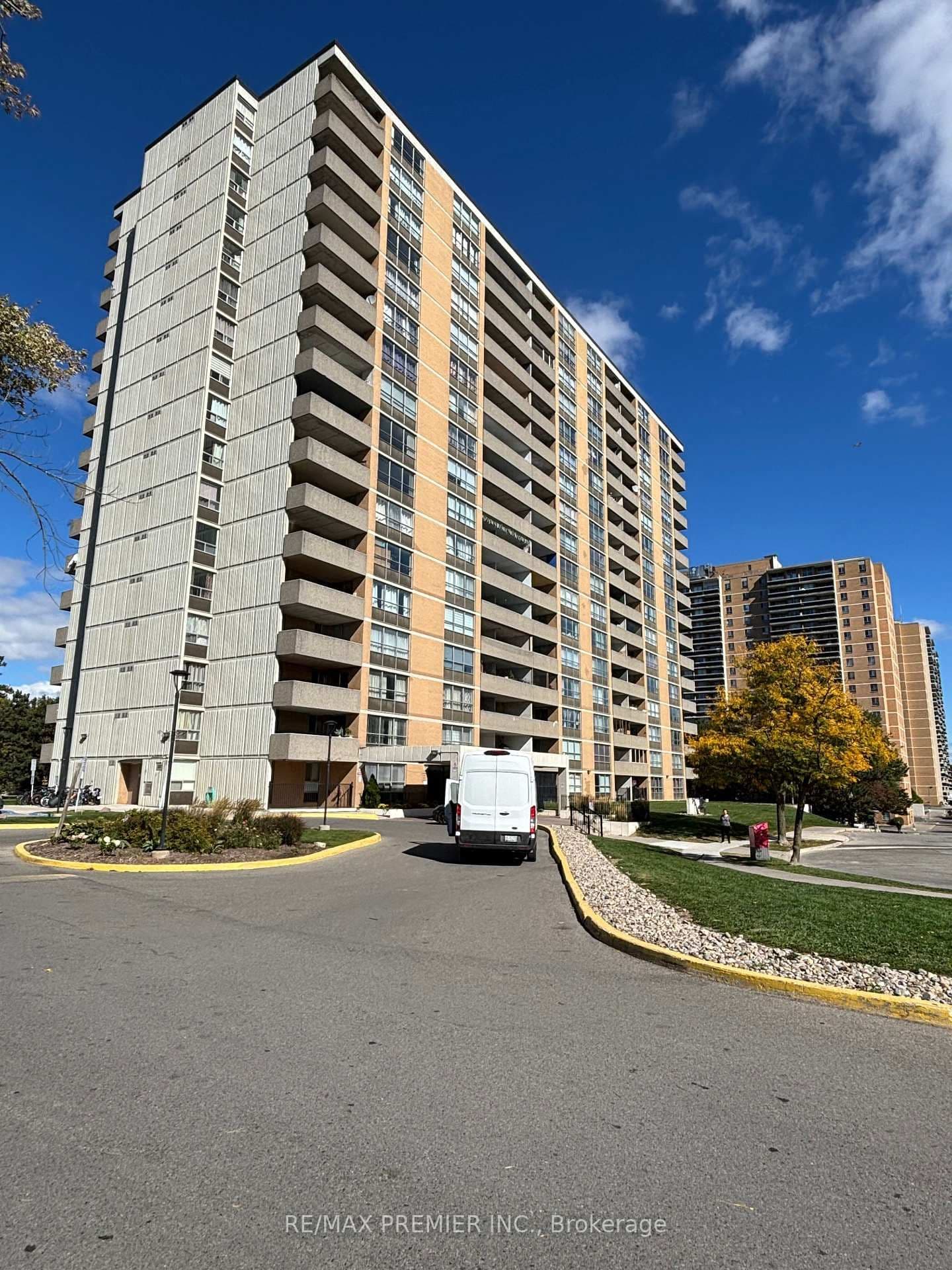 #905 - 40 Panorama Court