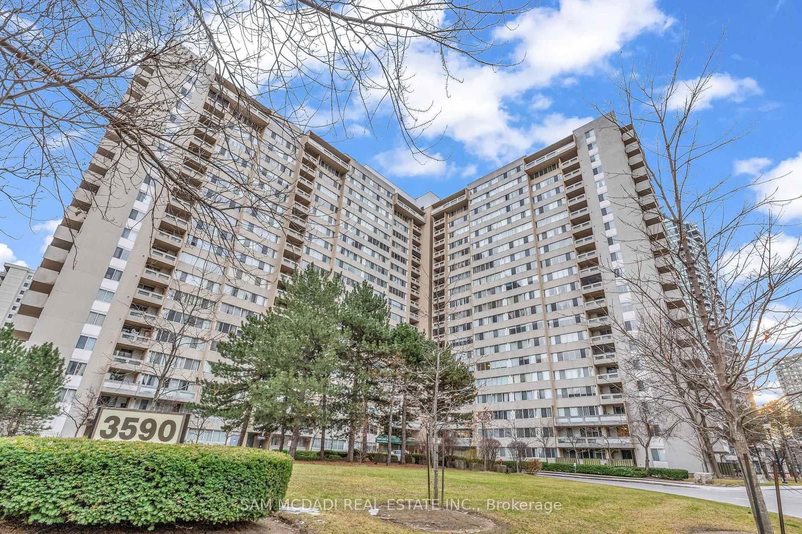 #605 - 3590 Kaneff Crescent