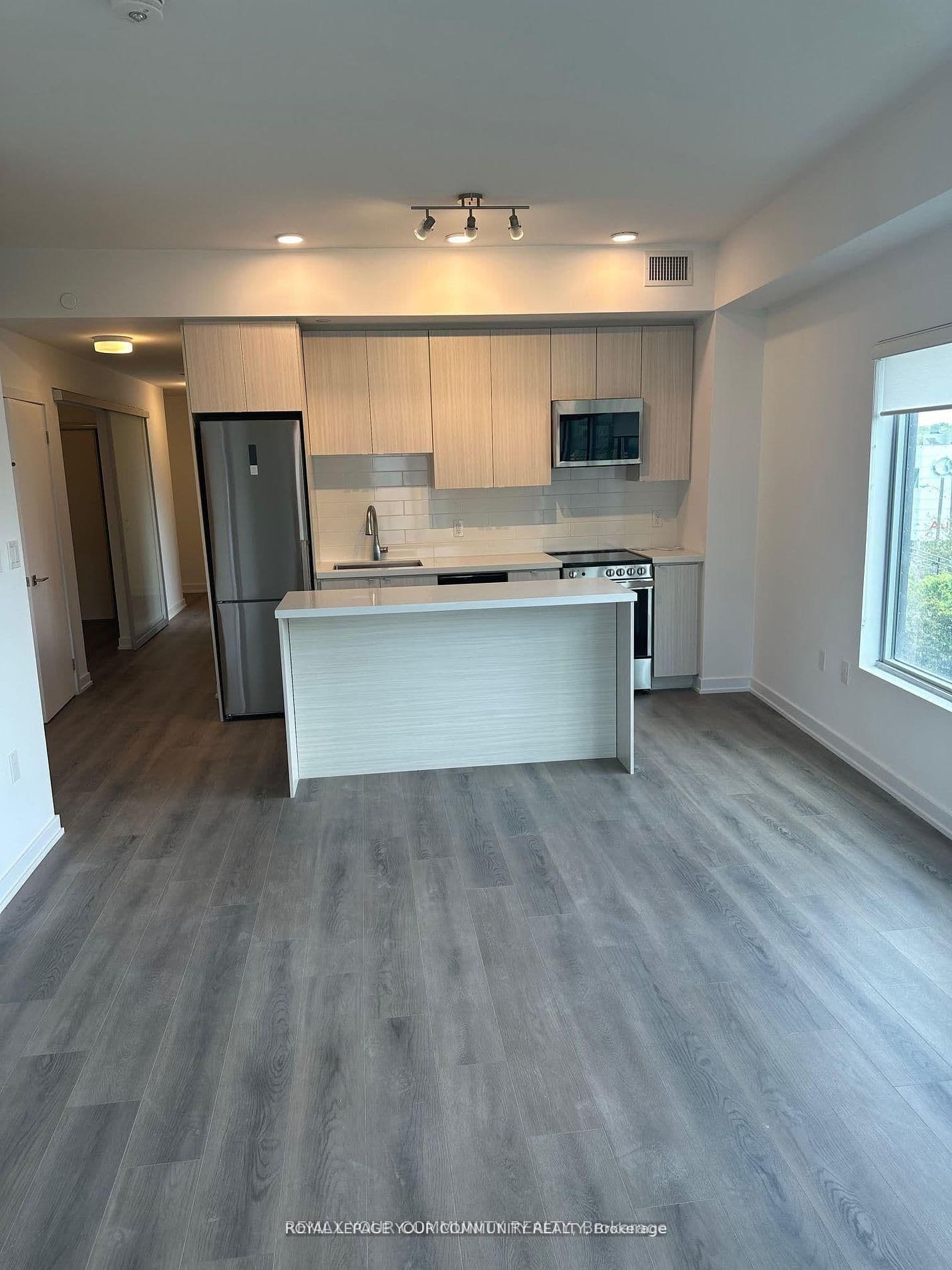 #313 - 2433 Dufferin Street