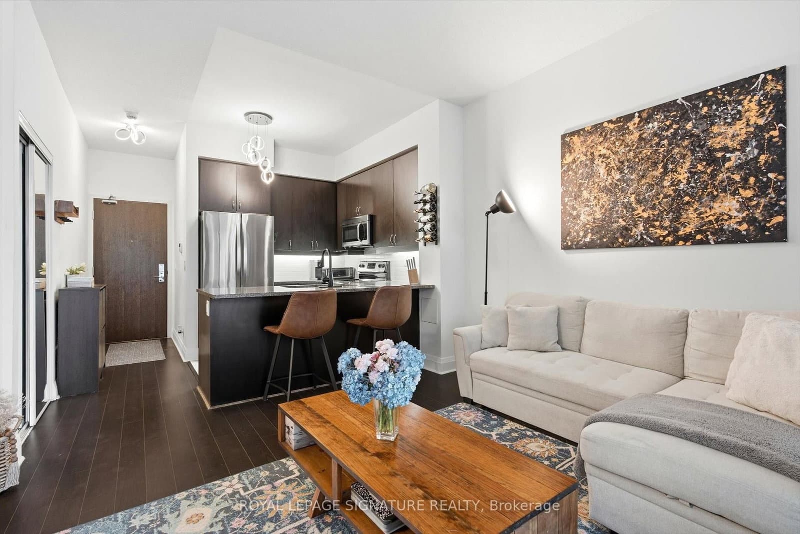 #527 - 1185 The Queensway