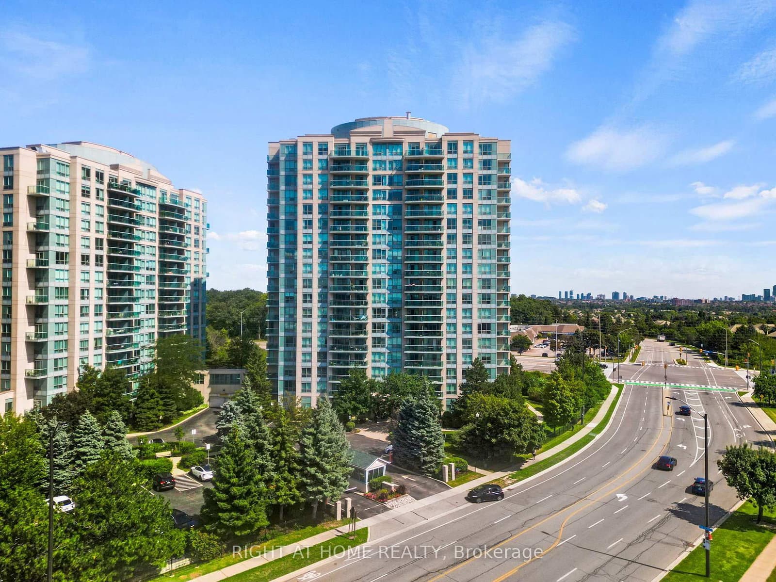 #1611 - 2545 Erin Centre Boulevard