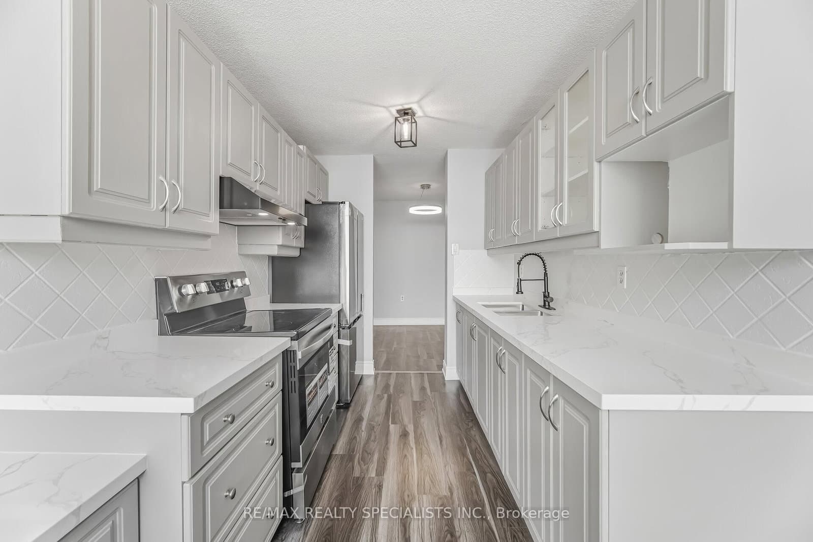 #1507 - 21 KNIGHTSBRIDGE Road