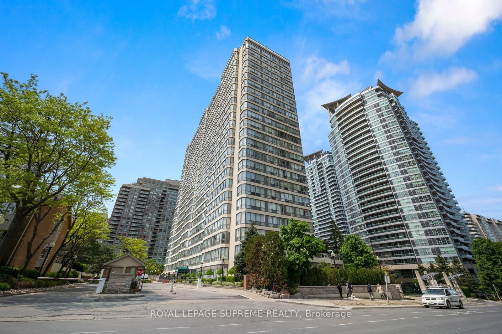 #914 - 55 Elm Drive W