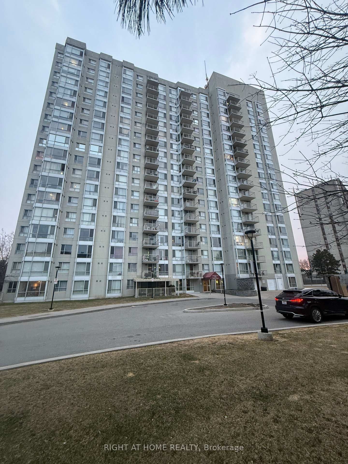 #1912 - 3077 N Weston Road N