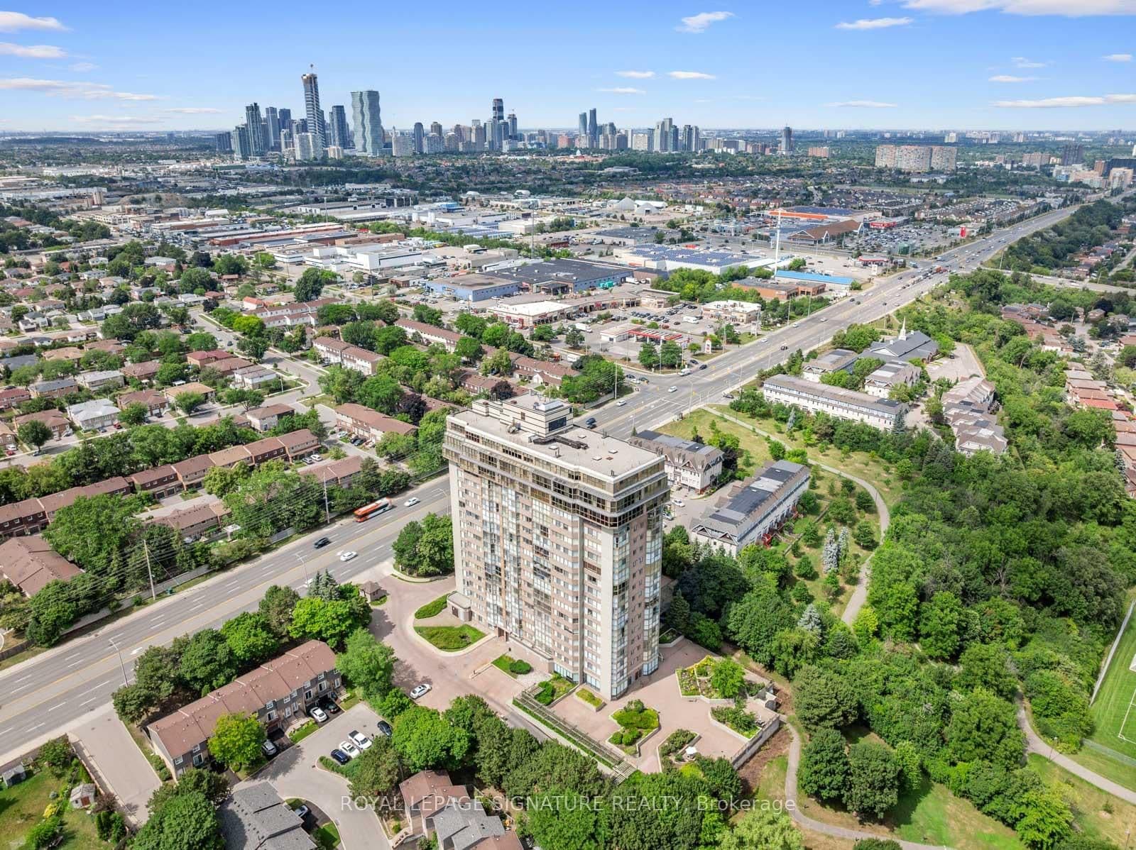 #LPH4 - 880 Dundas Street W