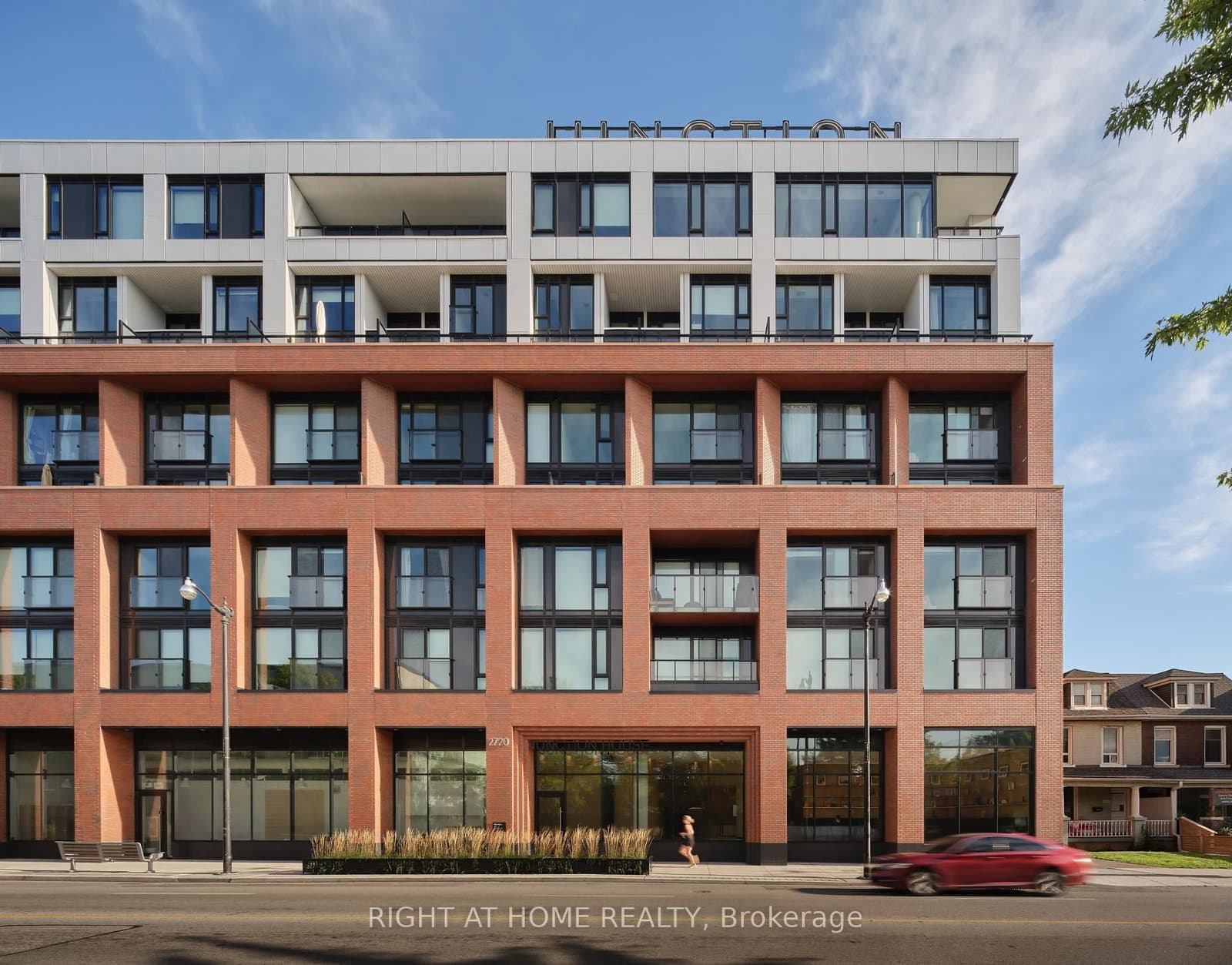 #607 - 2720 Dundas Street W