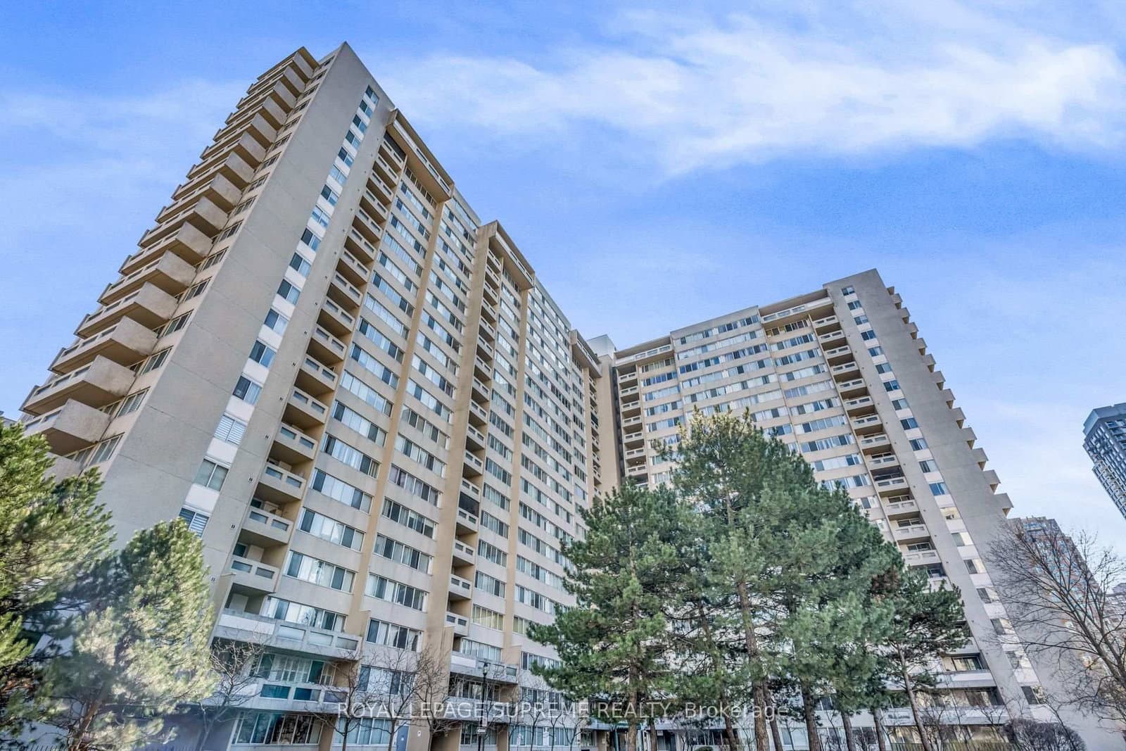 #1907 - 3590 Kaneff Crescent