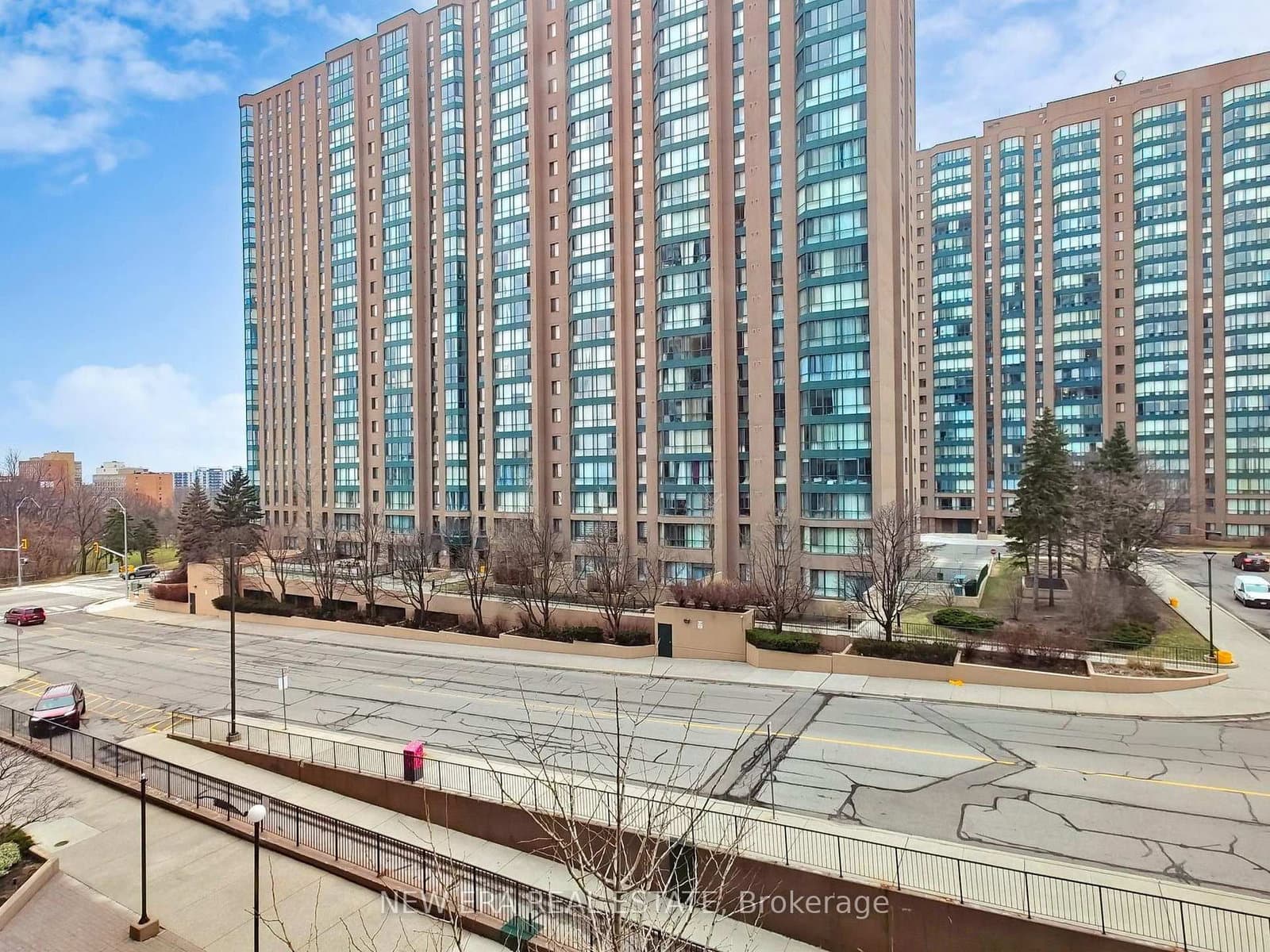 #409 - 115 Hillcrest Avenue