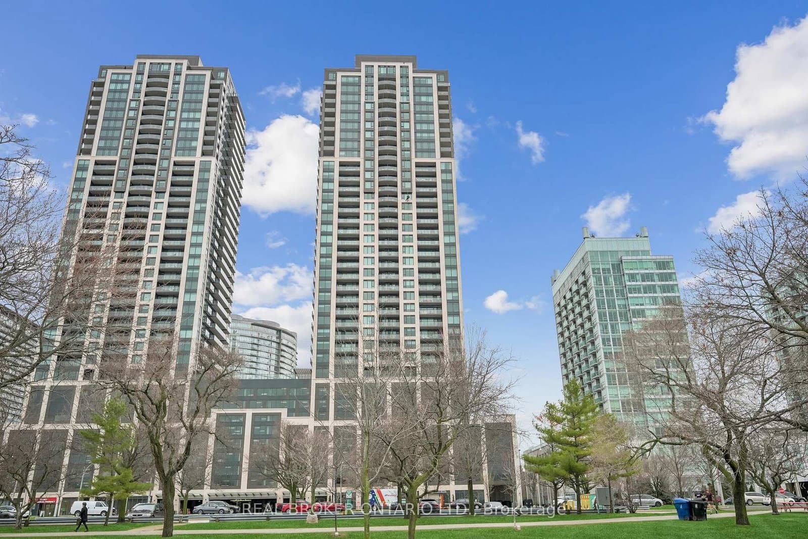 #3807 - 1926 Lakeshore Boulevard W