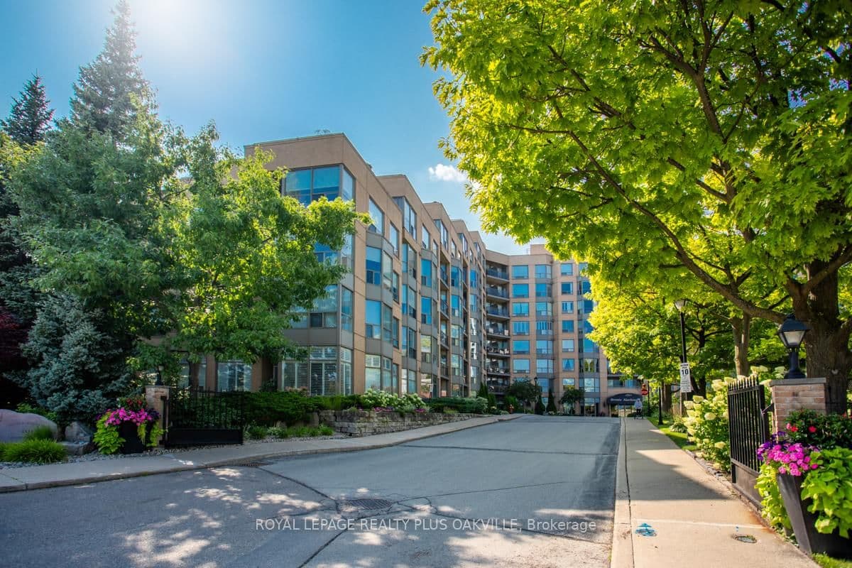 #718 - 2511 Lakeshore Road W