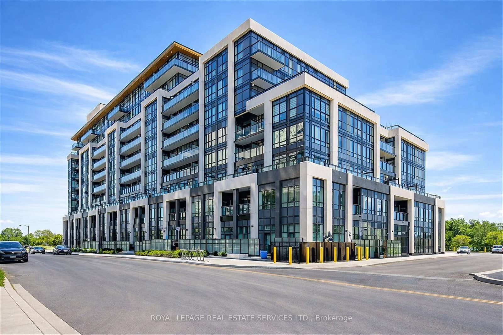 #104 - 405 Dundas Street W