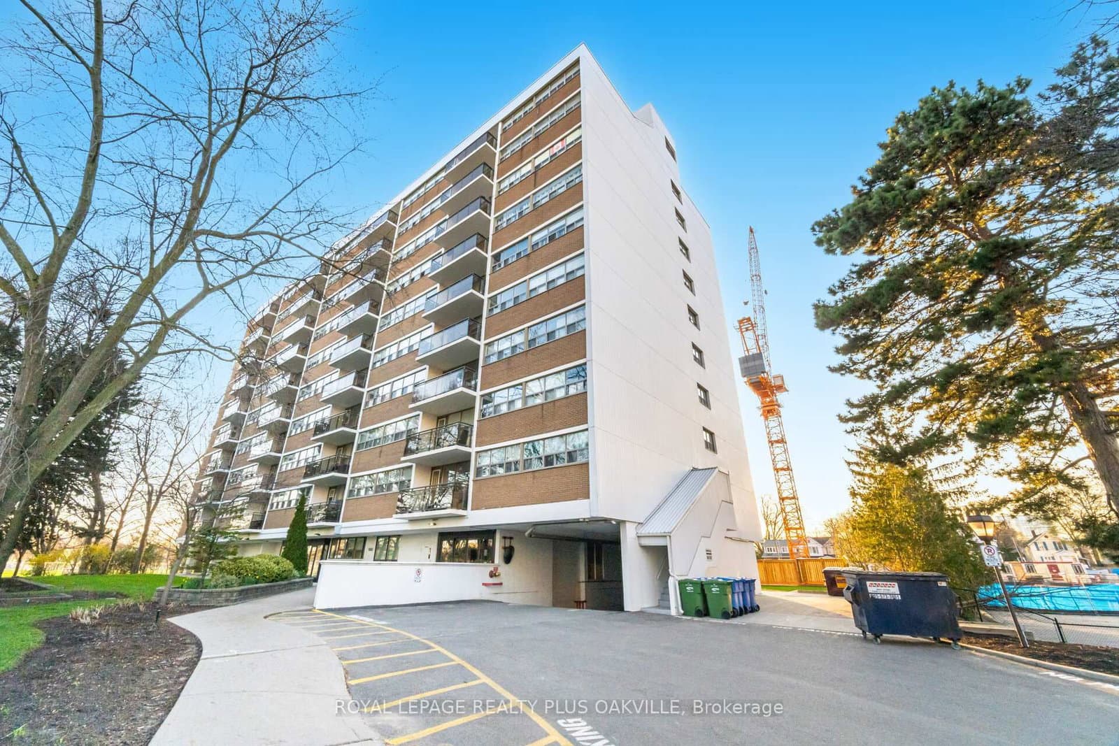 212 Kerr Street, Unit 904