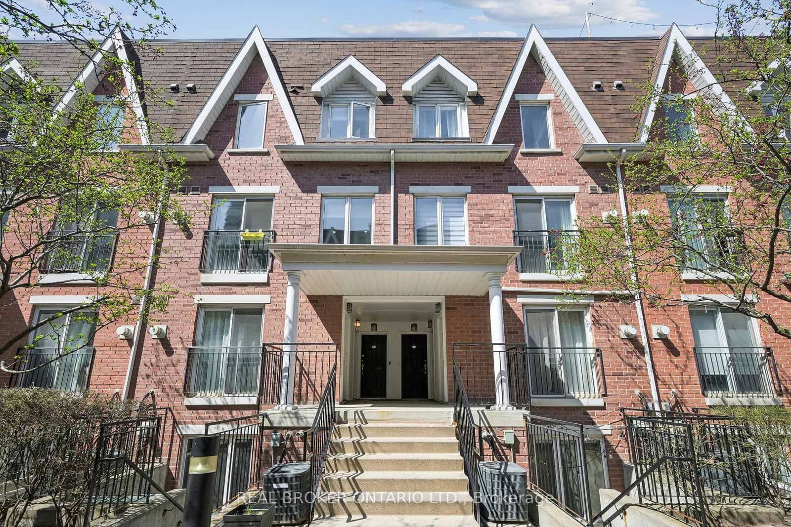 #1011 - 18 Laidlaw Street