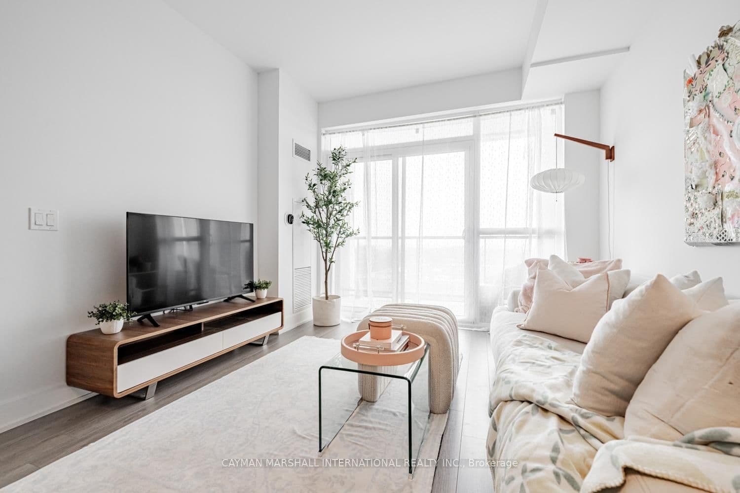 #524 - 50 George Butchart Drive