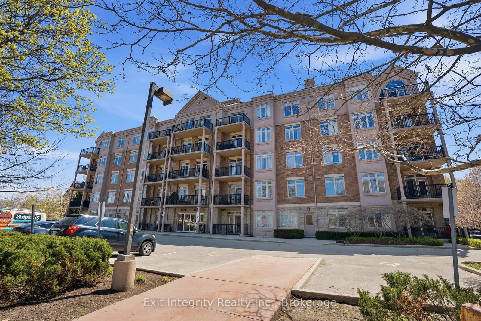 #202 - 396 Plains Road E