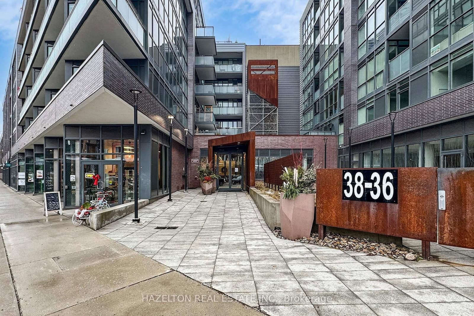 #421 - 38 Howard Park Avenue
