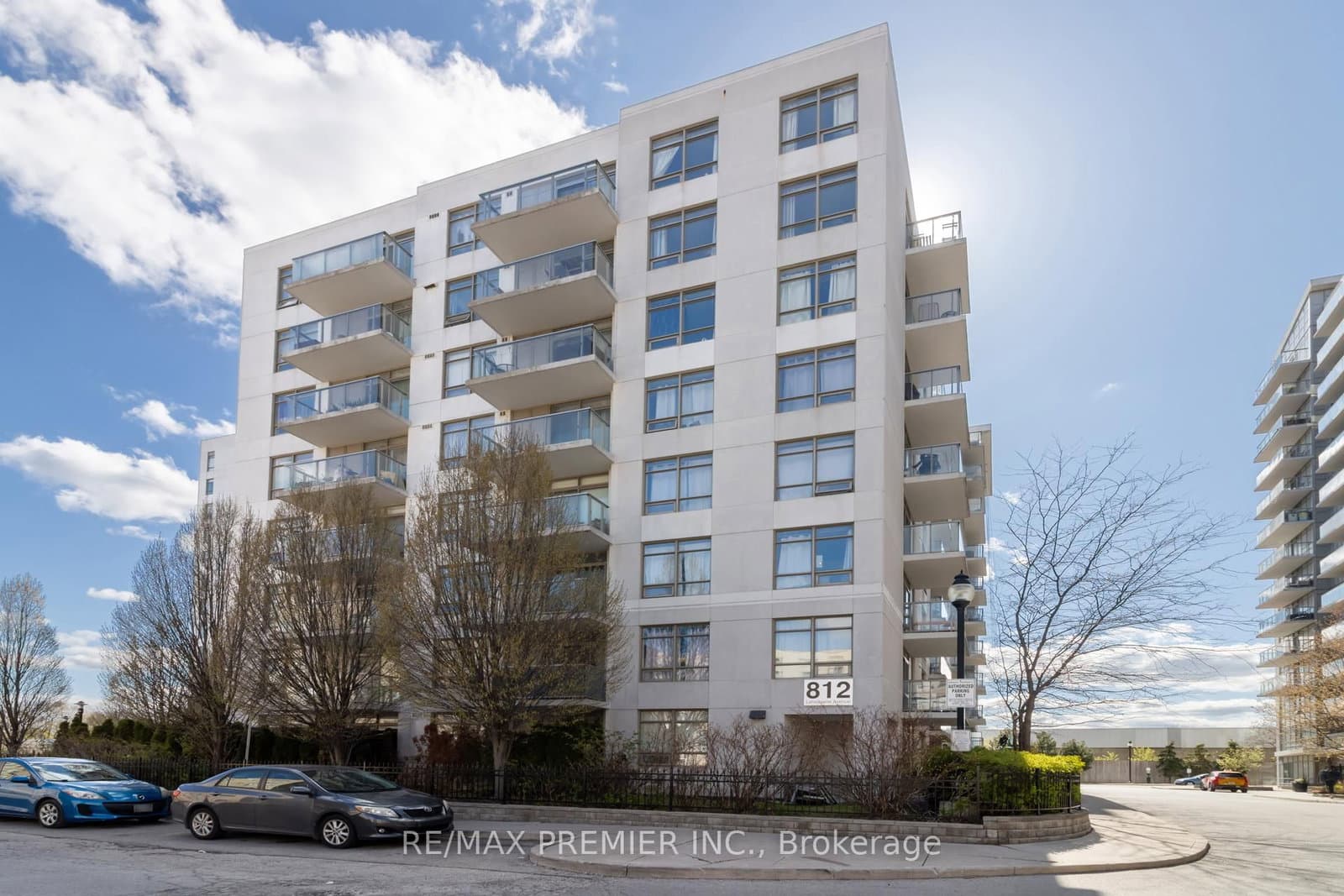 #1011 - 812 Lansdowne Avenue