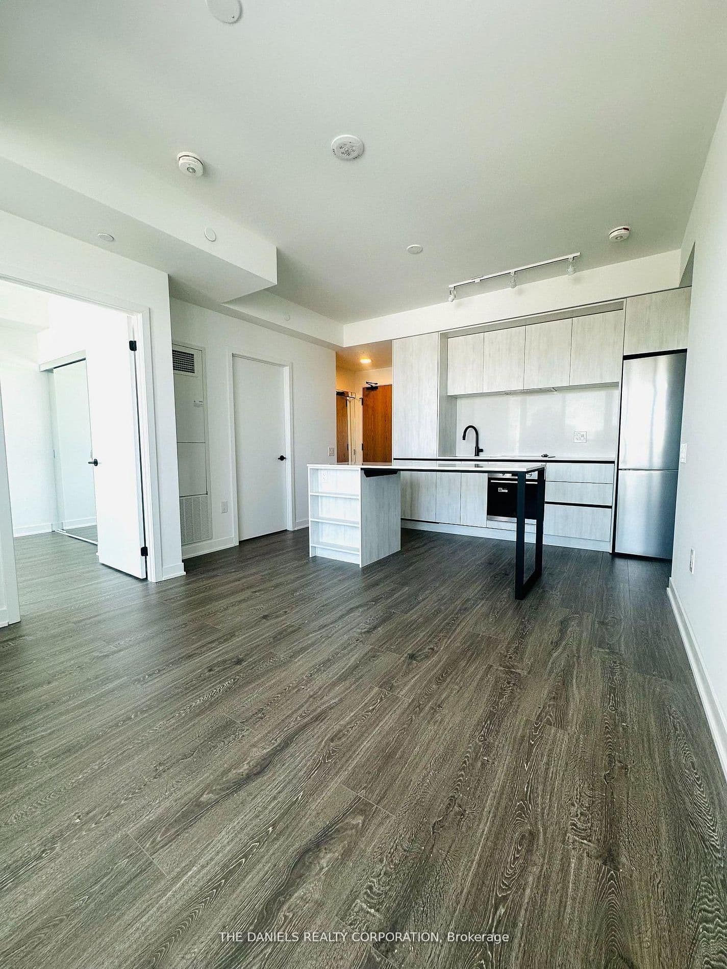 #909 - 2495 Eglinton Avenue W