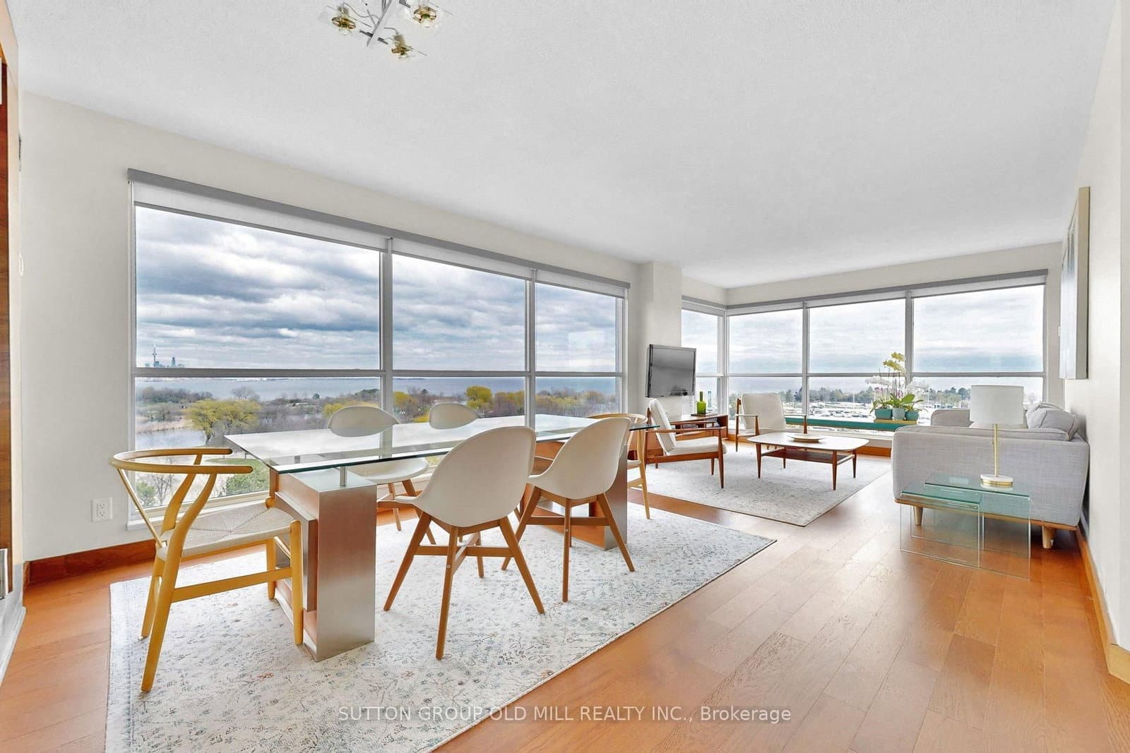 #917 - 2261 Lake Shore Boulevard W