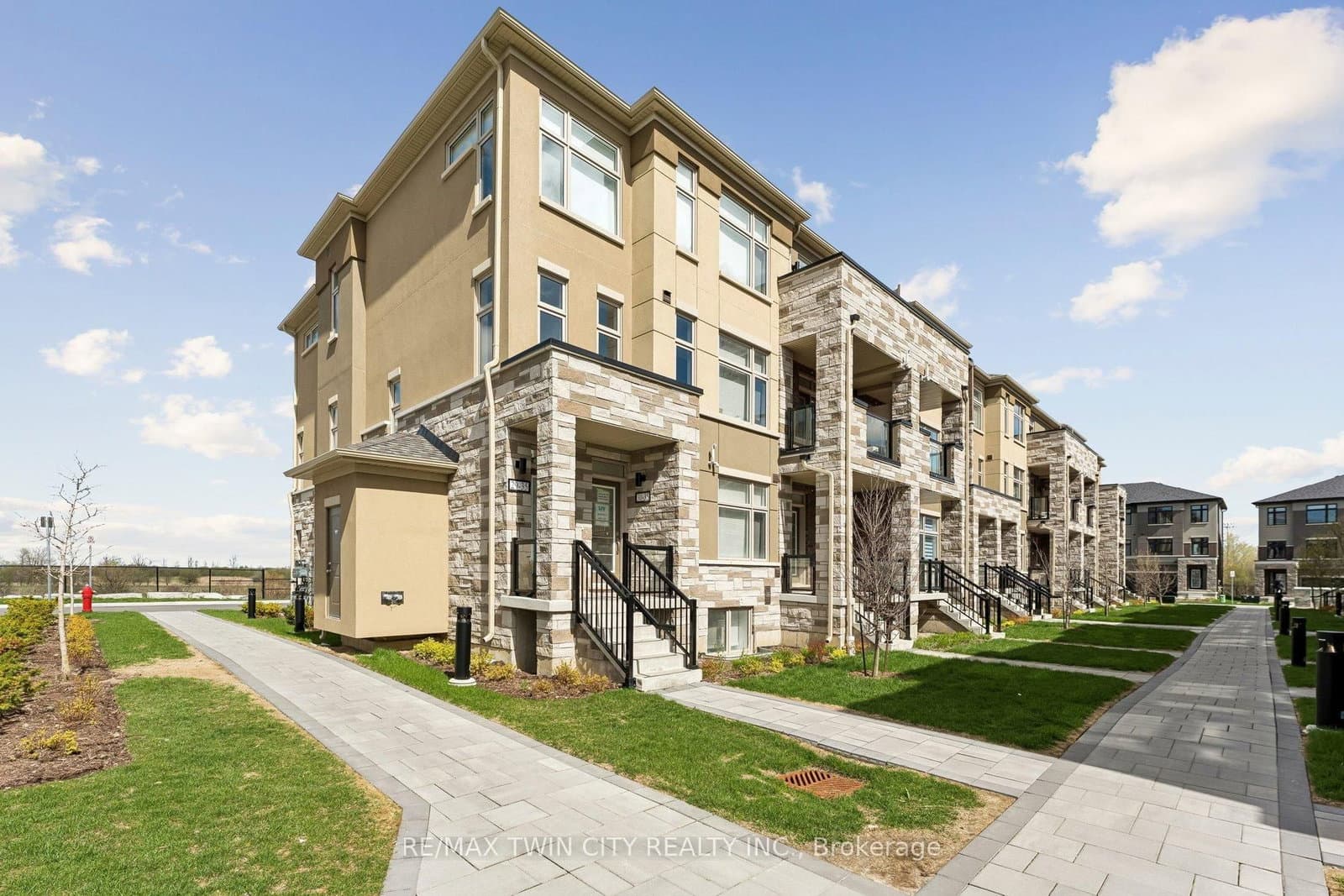 35 Fieldridge Crescent, Unit 28