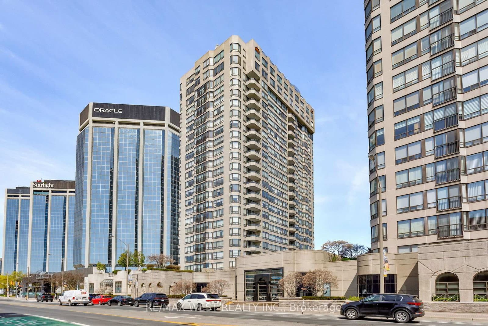 #411 - 1 Aberfoyle Crescent
