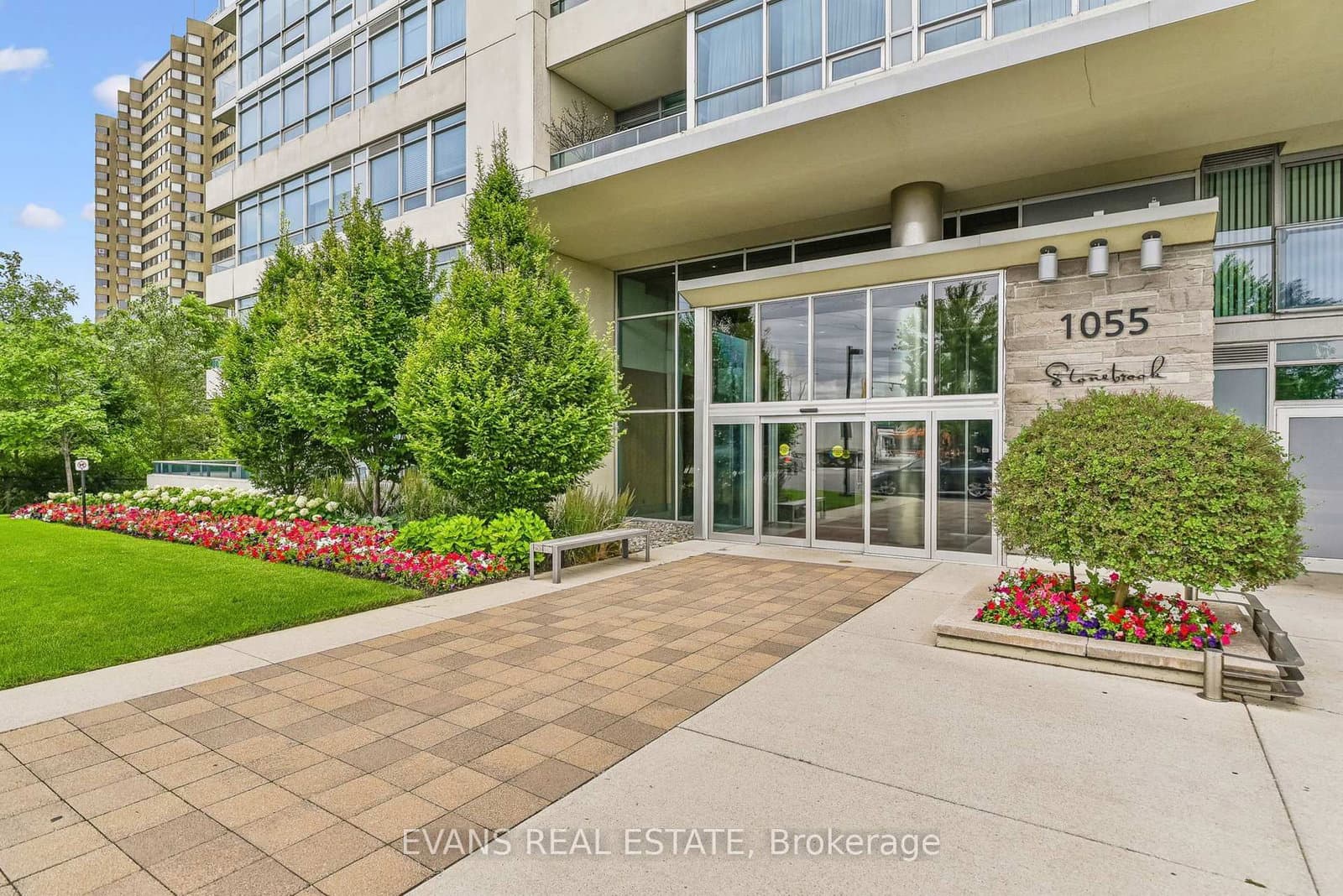 #1411 - 1055 Southdown Road