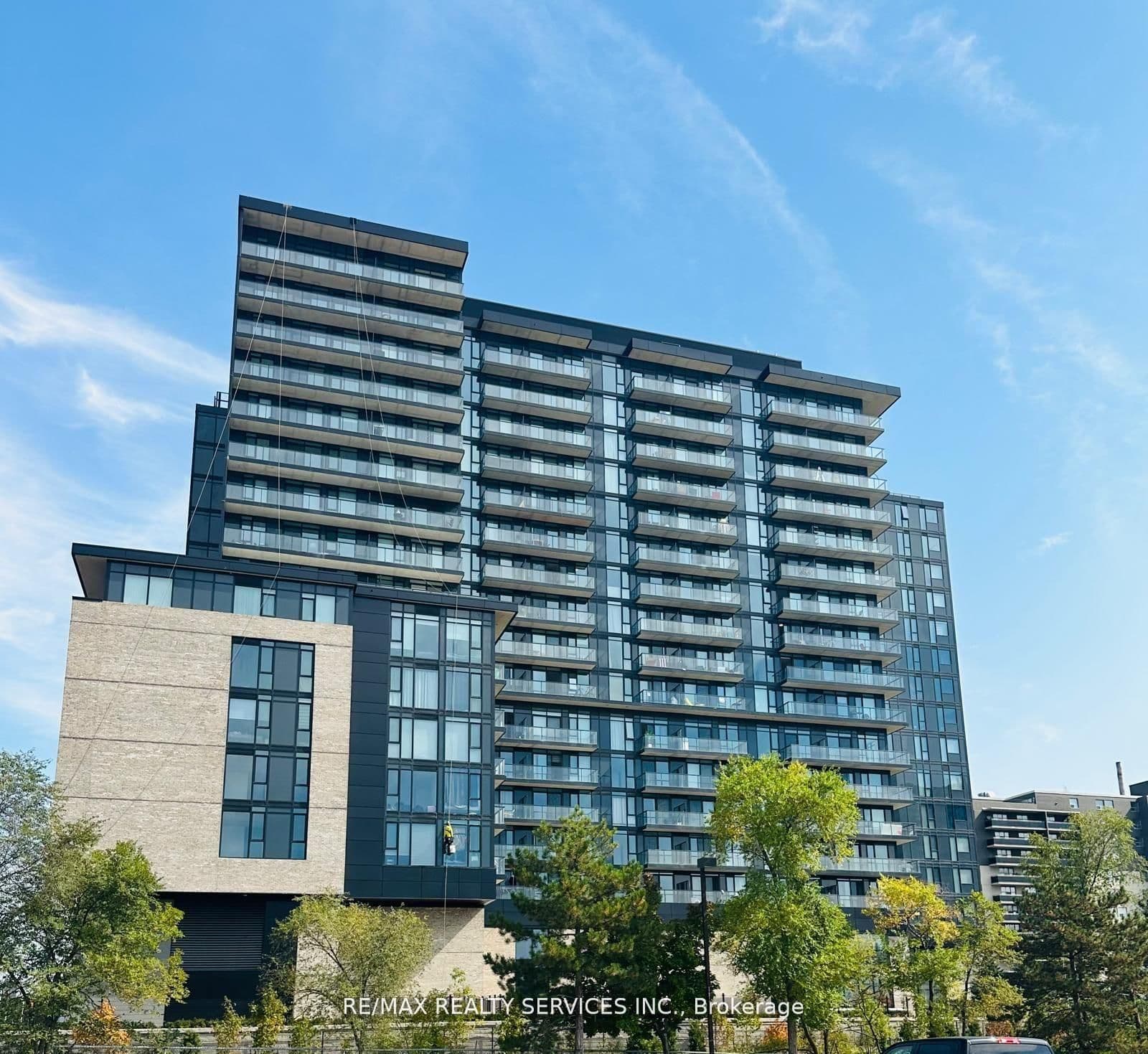 #409 - 86 Dundas Street E