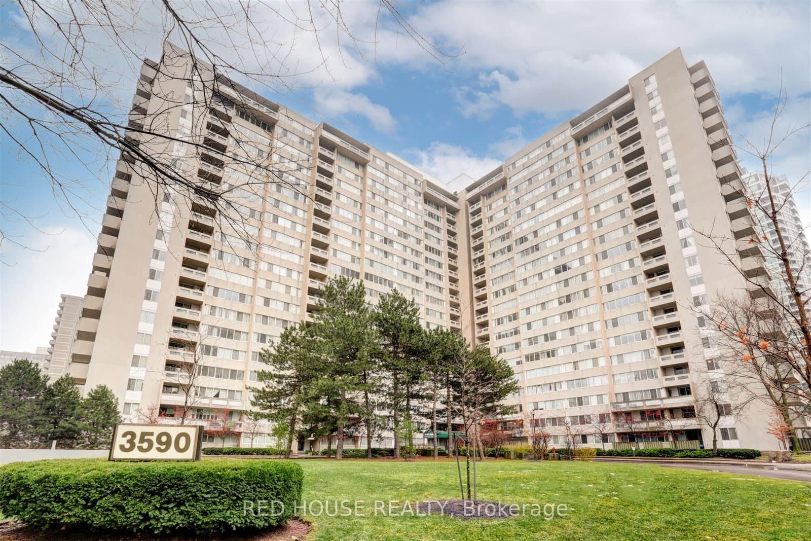 #705 - 3590 Kaneff Crescent