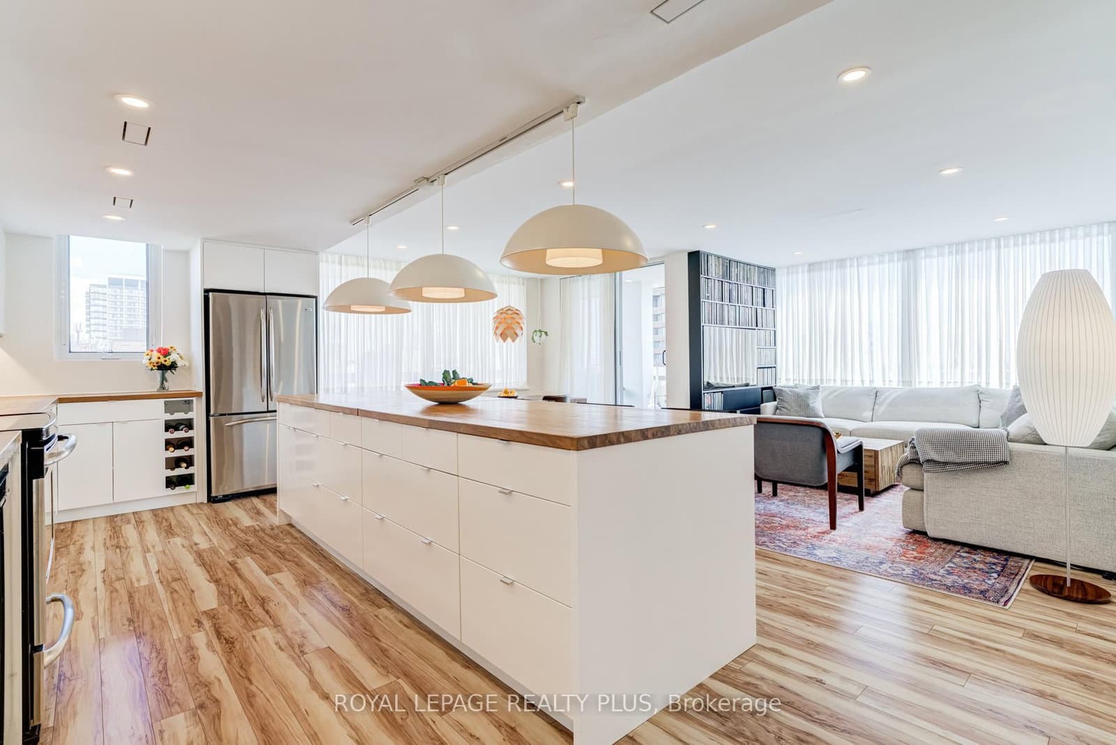 #1204 - 39 Stavebank Road