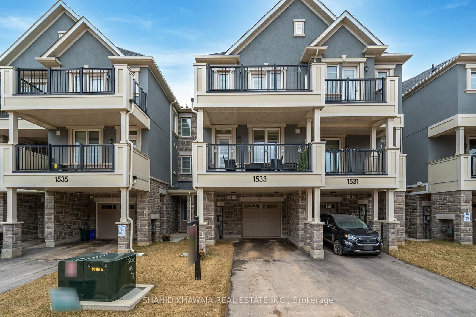 1533 Moira Crescent