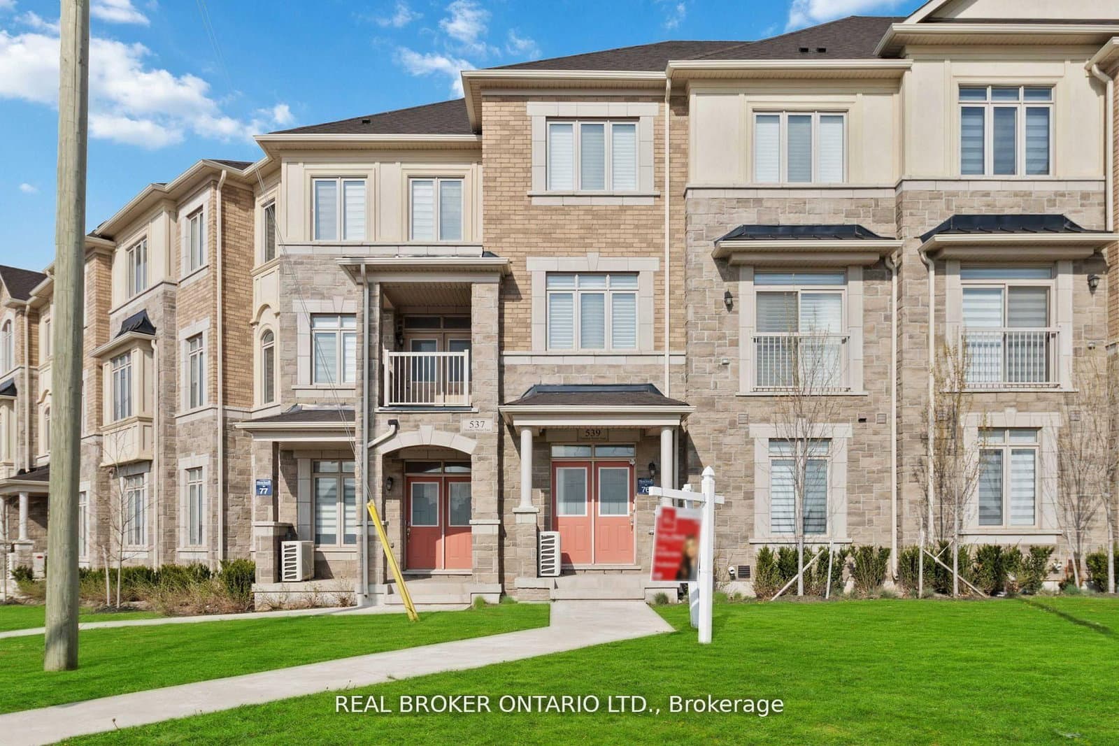 539 Dundas Street E