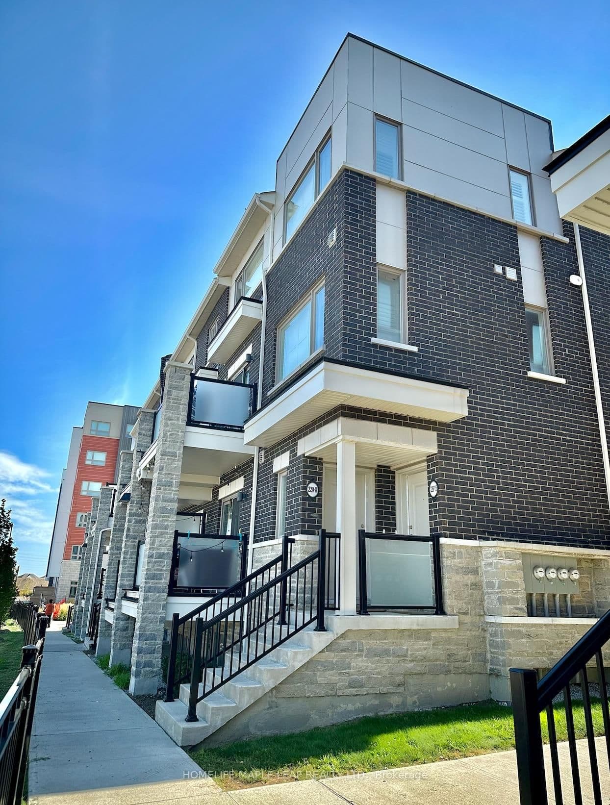 220 Lagerfeld Drive, Unit 14