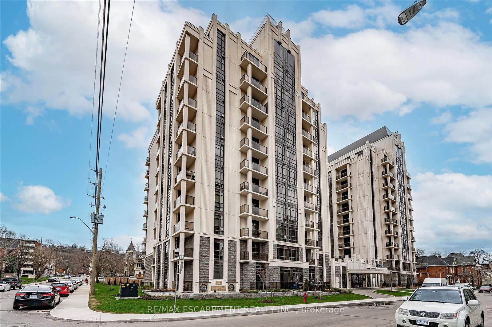 81 Robinson Street, Unit 604