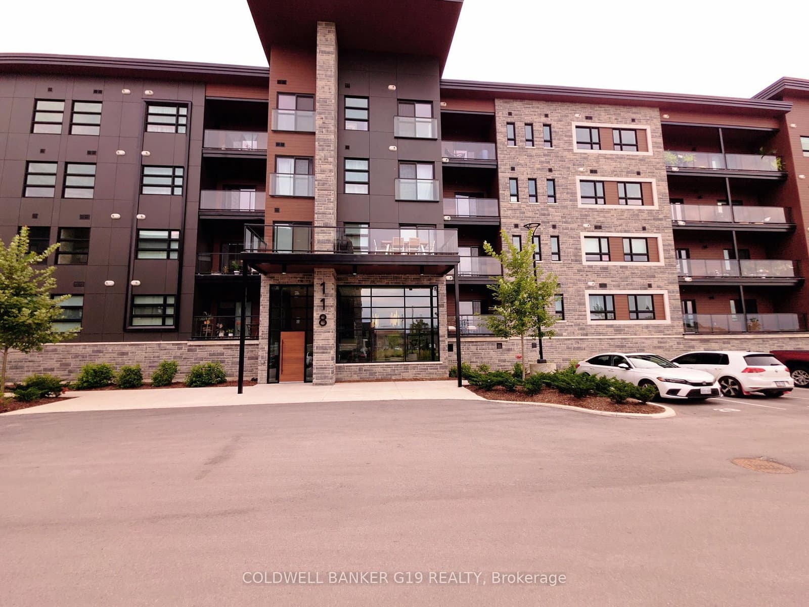 118 Summerside Boulevard, Unit 102