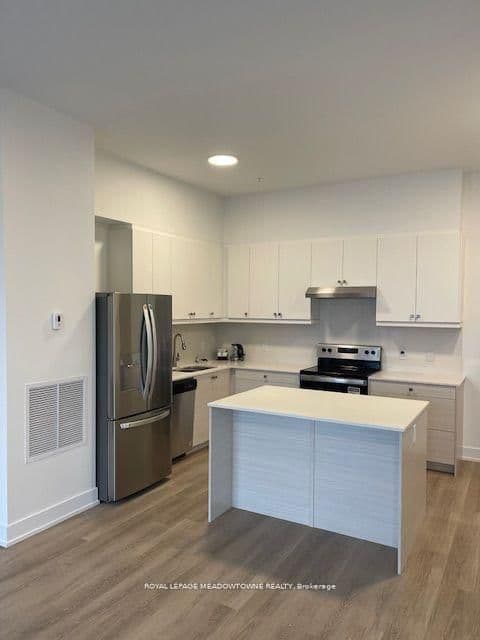 19B West Street N, Unit PH1