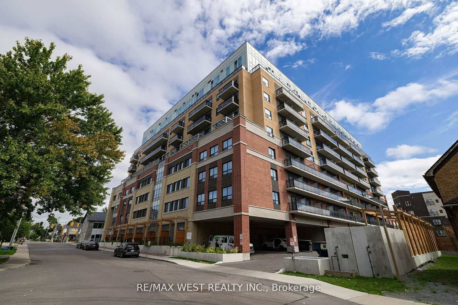 #440 - 652 PRINCESS Street