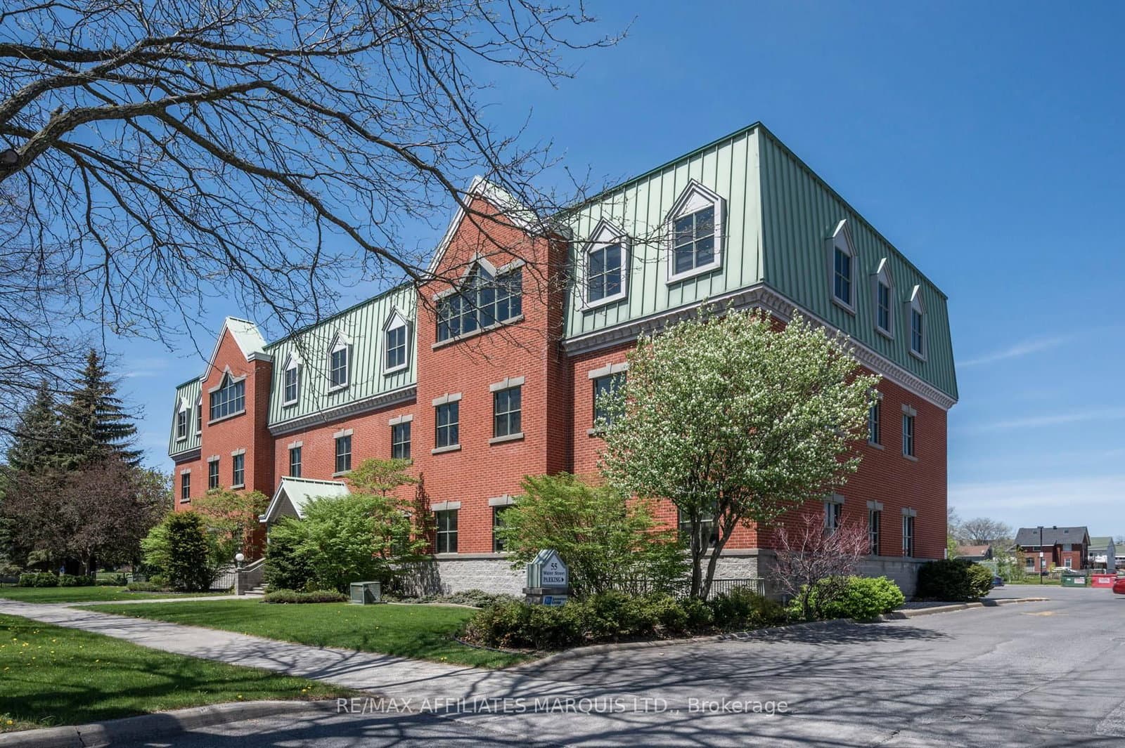 #350 - 55 WATER Street W