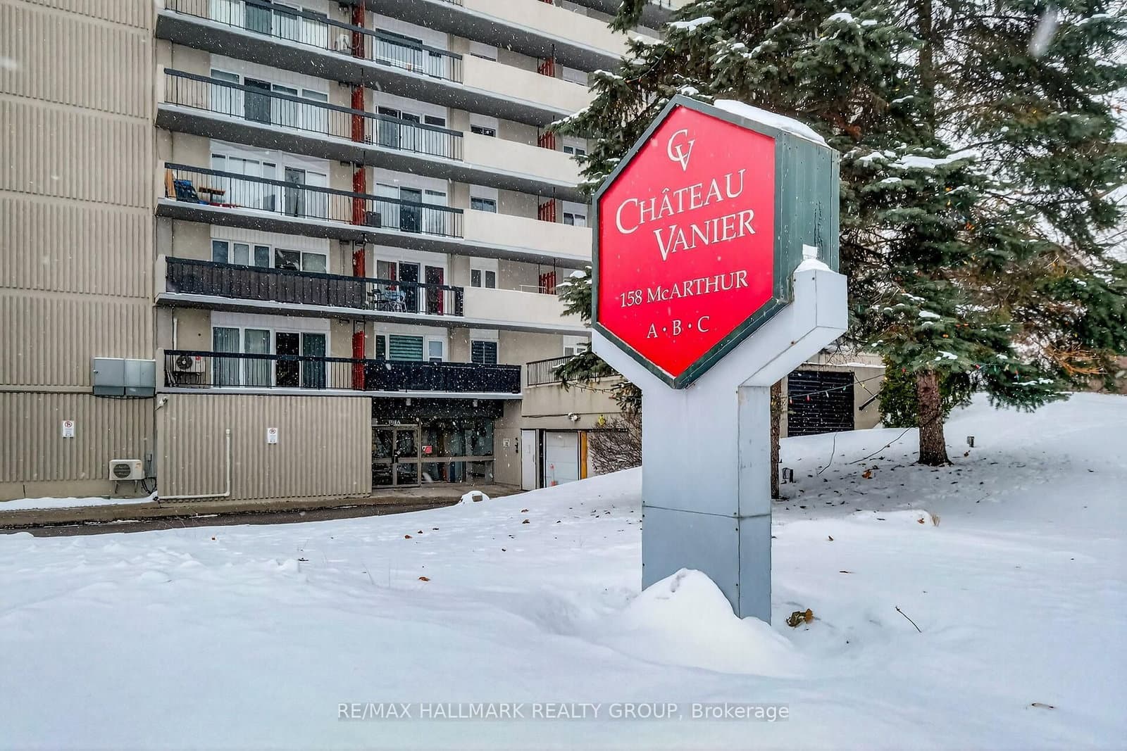 #1408 - 158C McArthur Avenue