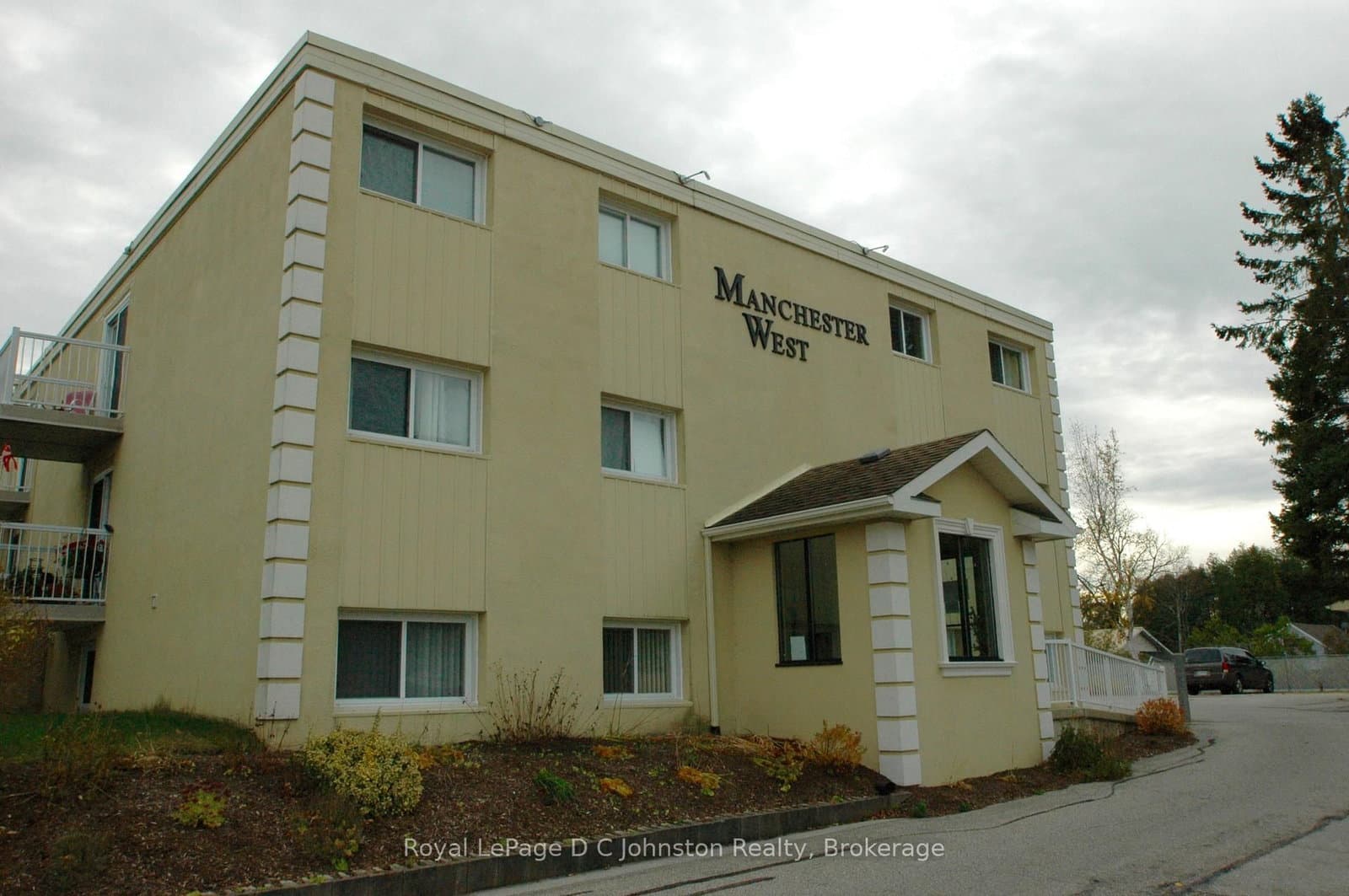 #306 - 229 Adelaide Street