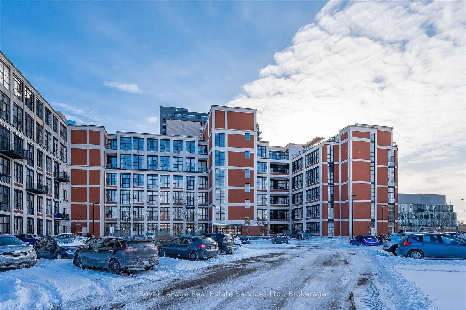 #308 - 410 King Street W