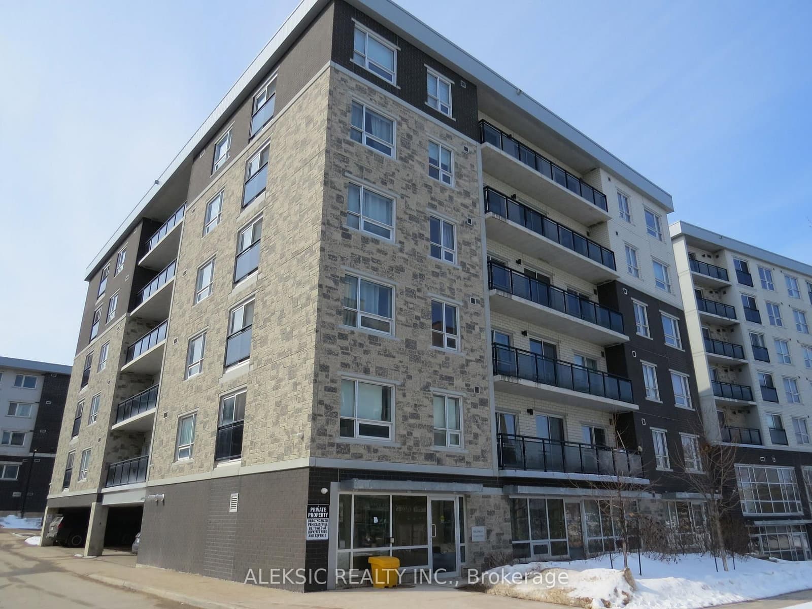 #H404 - 275 Larch Street