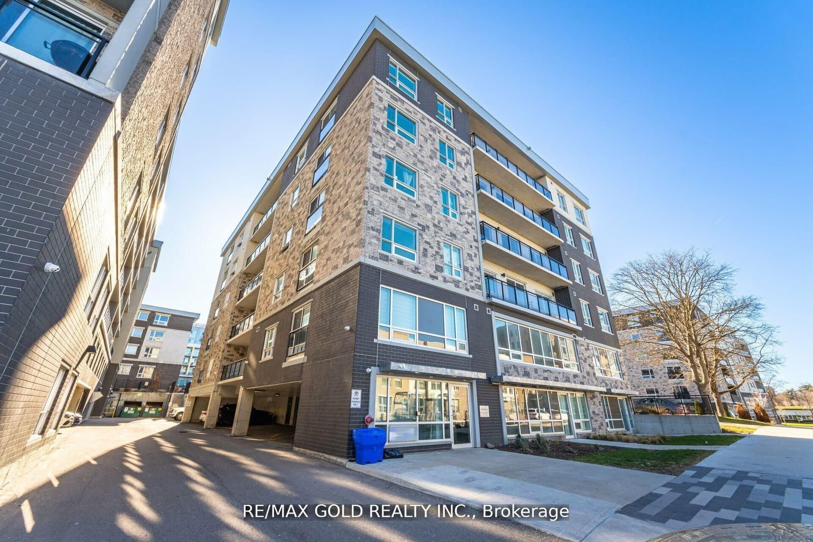 #H101 - 275 Larch Street