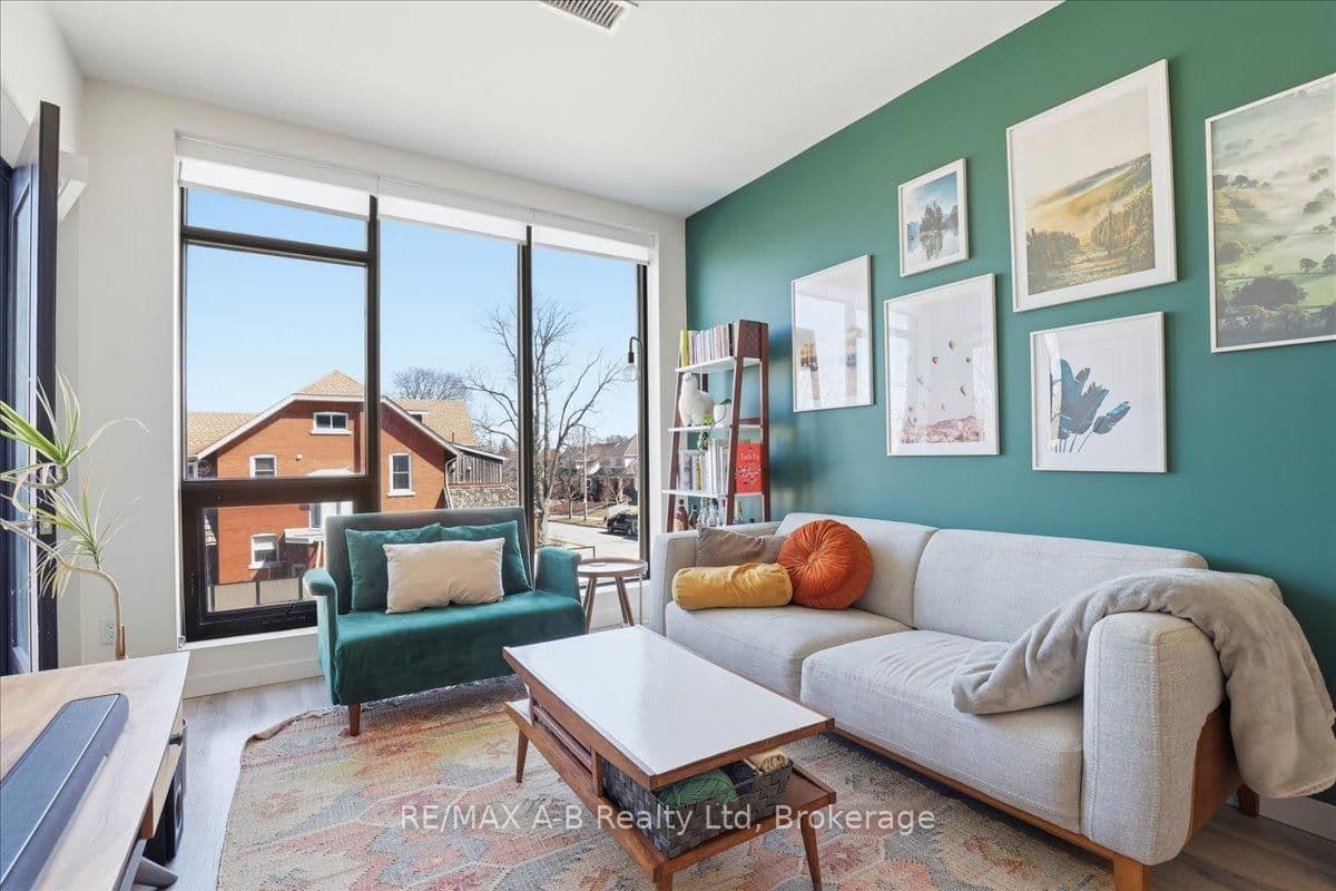 #214 - 690 King Street W