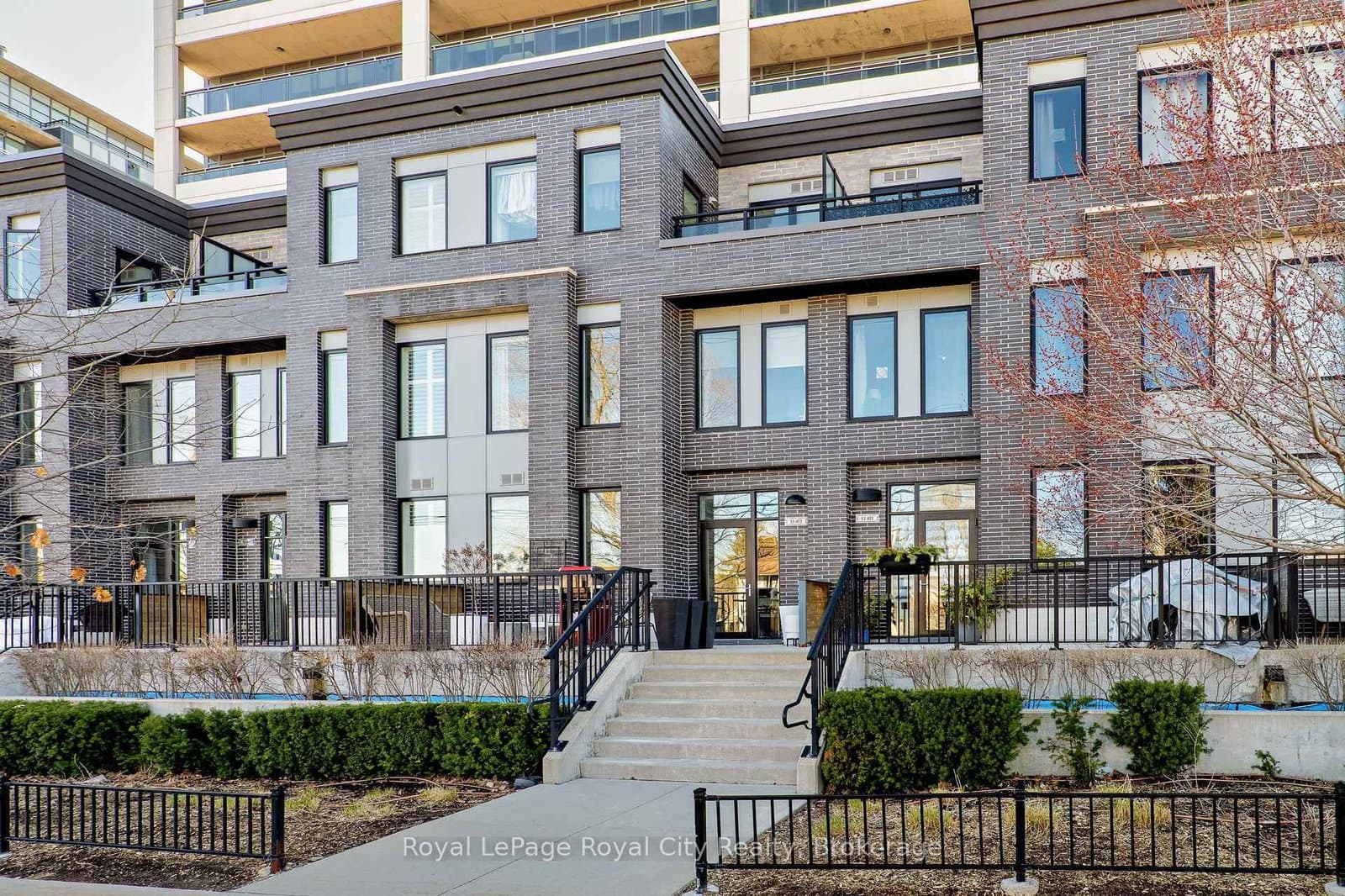 ##AT3 - 53 Arthur Street S