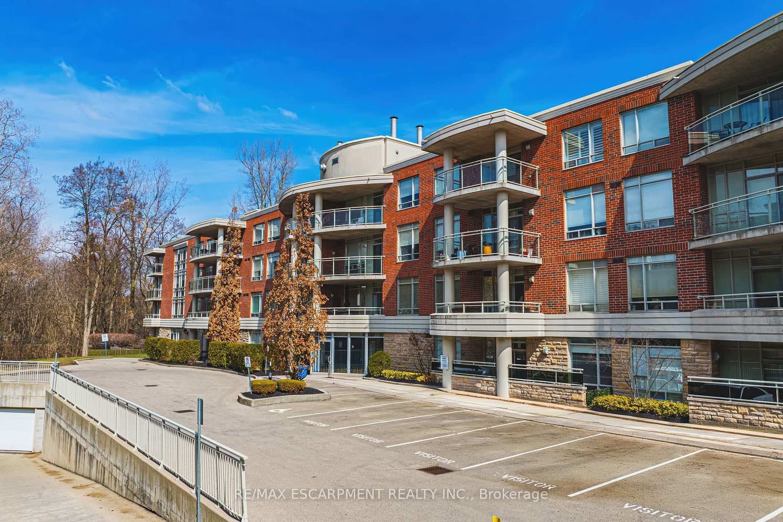 #312 - 125 WILSON Street W