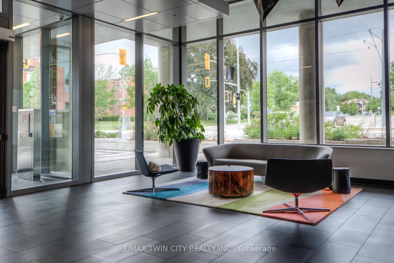 #112 - 85 Duke Street W