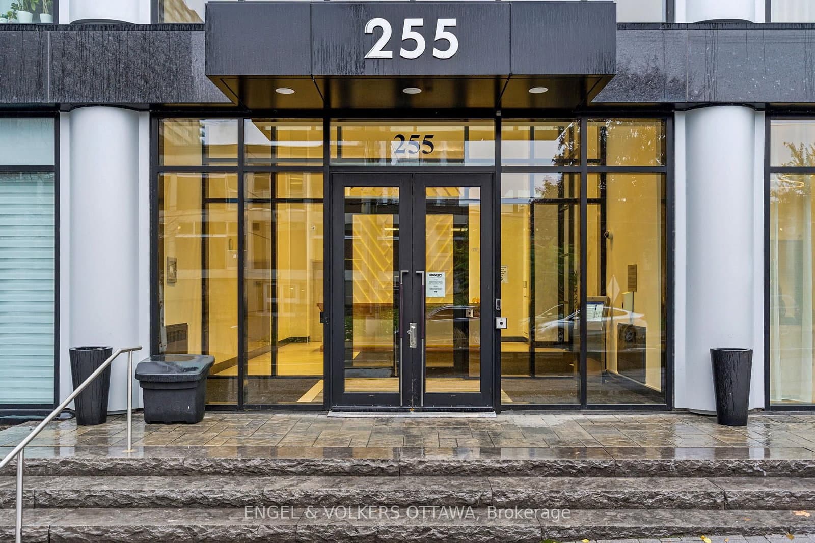 #302 - 255 Bay Street