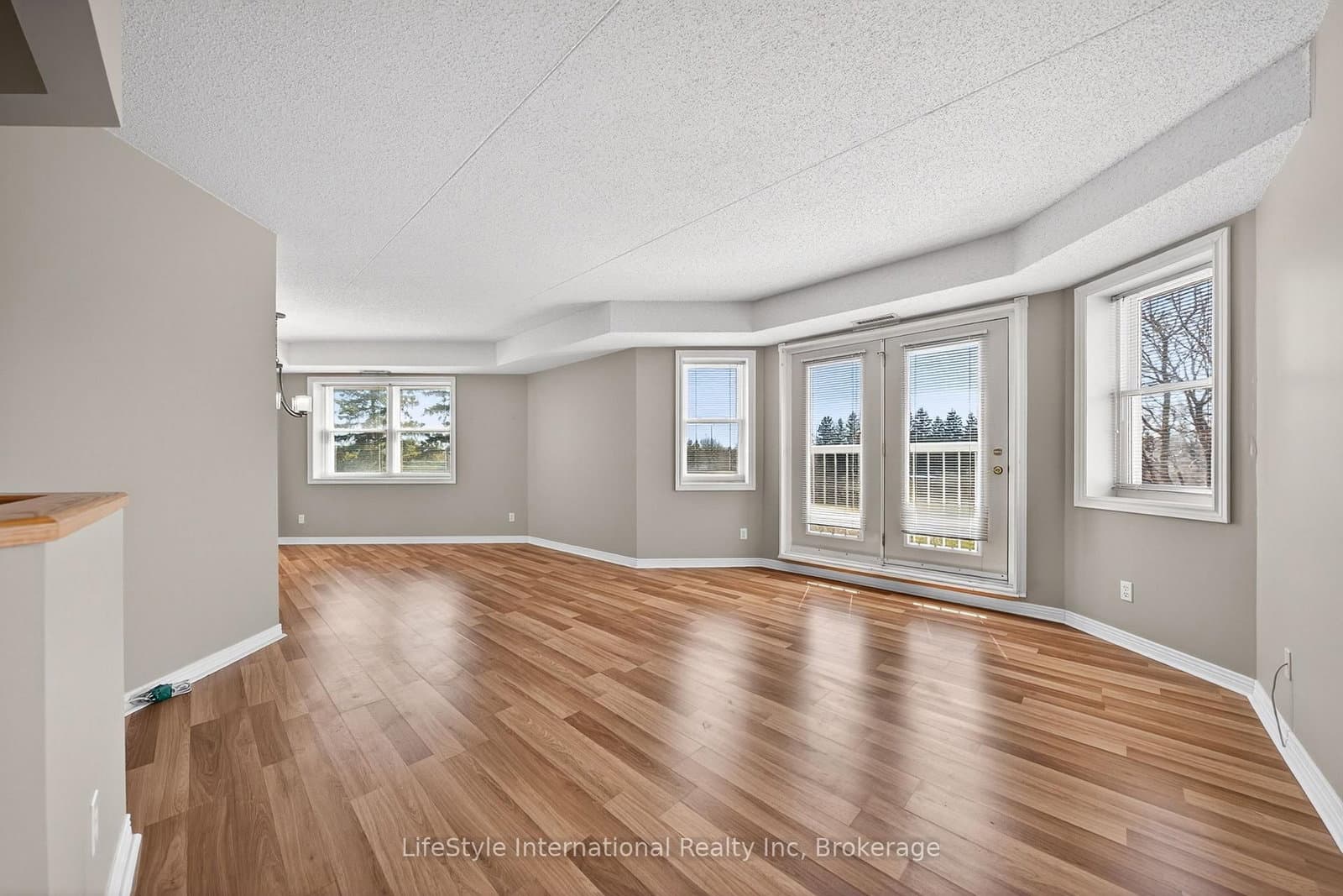 #209 - 208 Silvercreek Parkway N