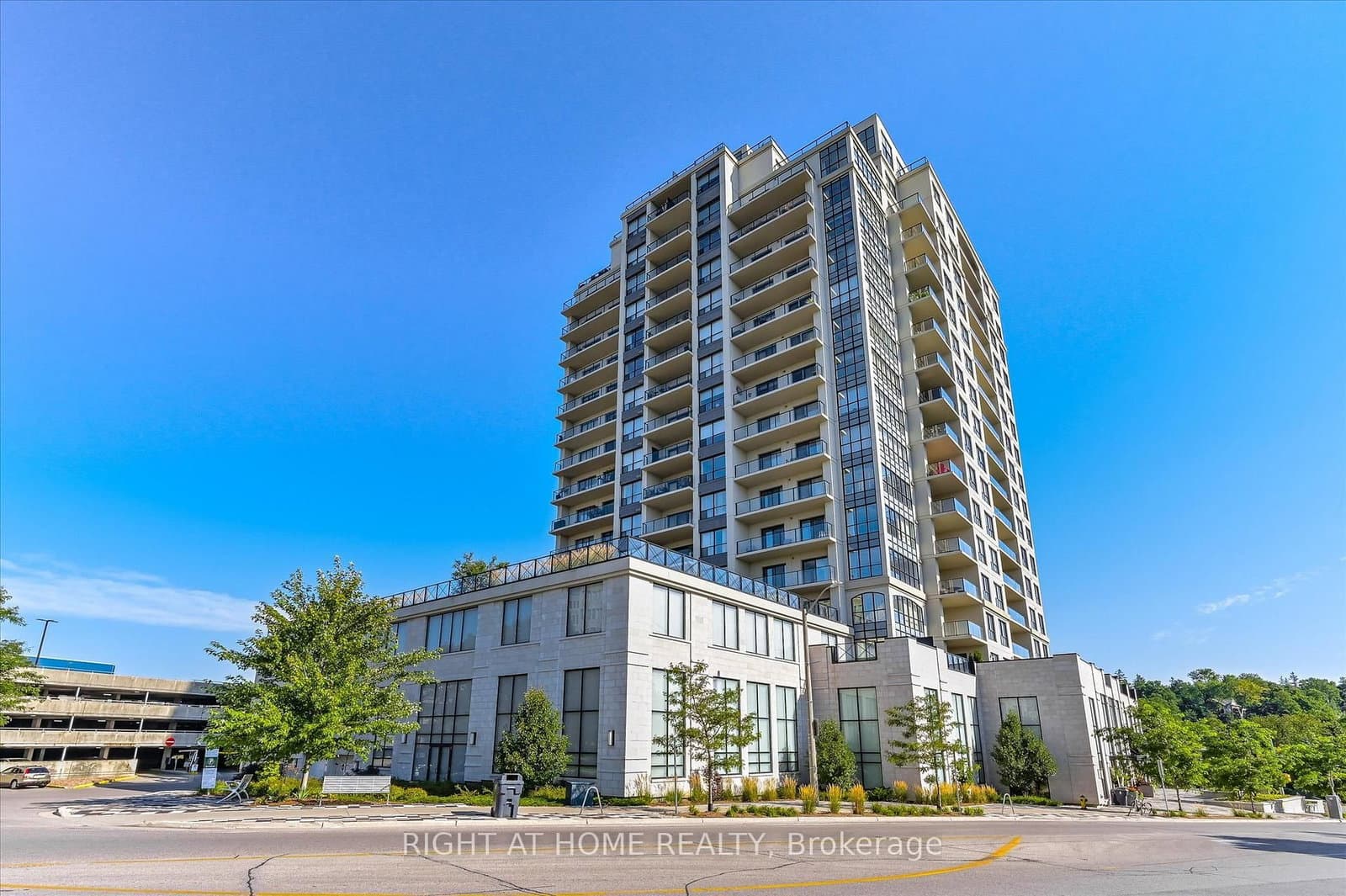 #707 - 160 Macdonell Street